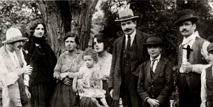 Django's family - circa 1920 null