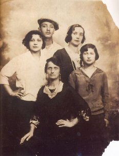 Django Reinhardt et famille 1927 - Django Reinhardt famille, chapeau