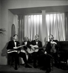 Django Reinhardt, Alix Combelle, Stéphane Grappelli, Georges Marion au “Stage B” null