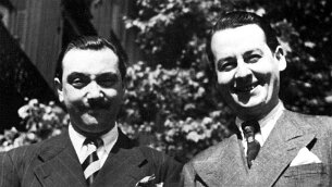 Django Reinhardt & Stephane Grappelli avec le compositeur Michael Carr - Londres null