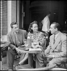 Django Terrasse de café avec couple null