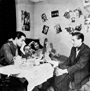 Django Reinhardt dans son lit avec Naguine dictant un arrangement à Gérard Leveque null