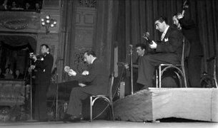 Django Reinhardt - festival de Jazz à Nice 1948-02 - QHCF - Django Reinhardt - Guitare électrique RIO - 1er festival internationnal de Jazz à Nice. Stephane Grappelli, Django Reinhardt, Challain...