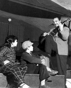 Django Reinhardt et Babik au Club Saint-Germain null