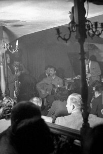 Django Reinhardt et Pierre Michelot au Club Saint-Germain null