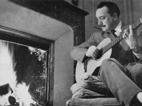 Guitare classique au coin du feu