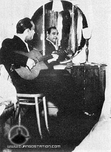 Django Reinhardt devant le miroir null