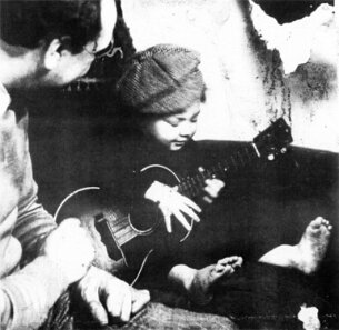 Django Reinhardt, Babik, tambour, ukulélé null